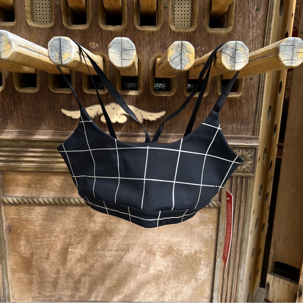 Good American NWT black sports bra with metallic silver plaid‎ pattern. Size 1